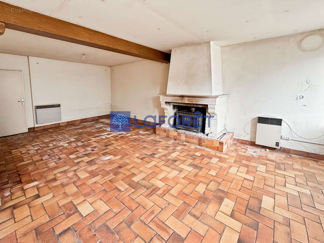 Maison à VILLAINES-LES-ROCHERS