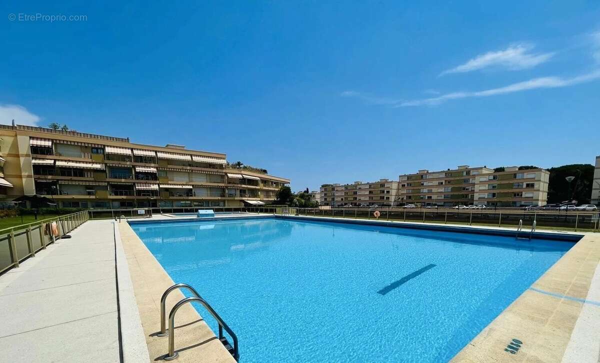 Deux pieces avec terrasse et parking vue sur le port - photo 8