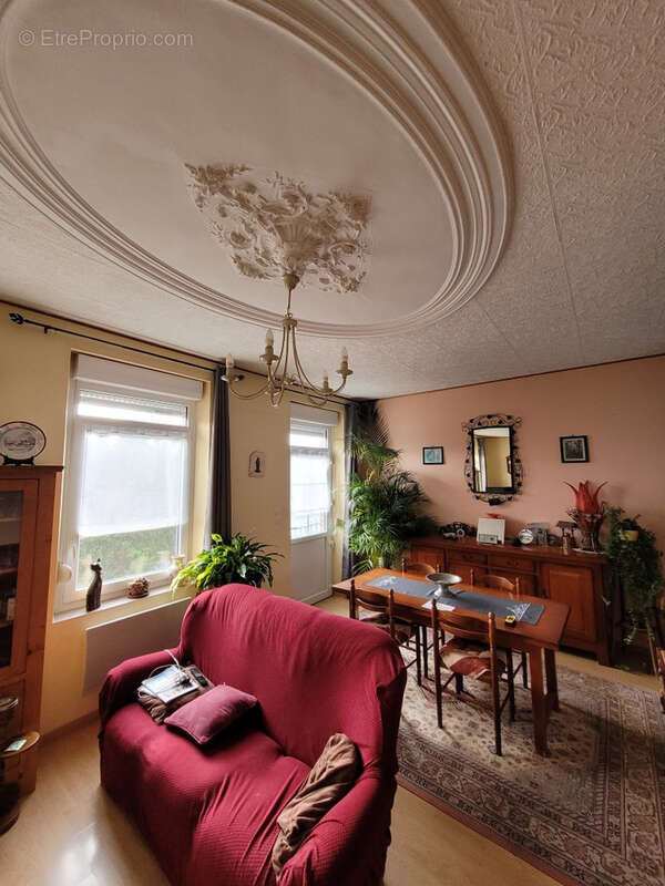 Maison à AVESNES-SUR-HELPE