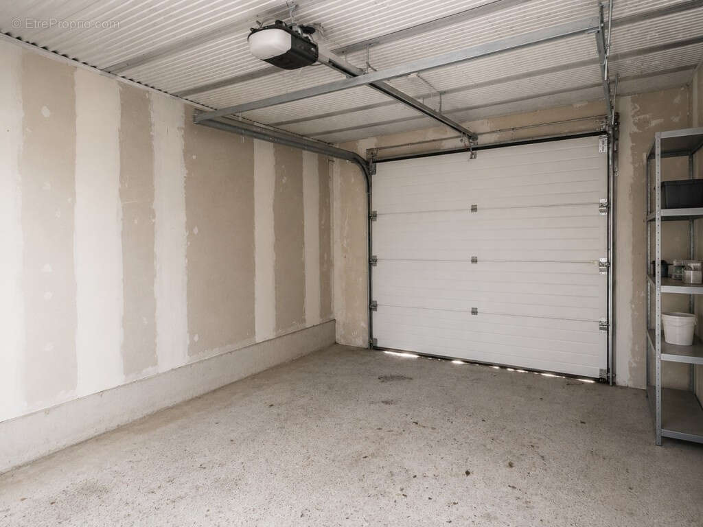 Maison familiale contemporaine de 170 m2 avec piscine, garage et grand sous-sol sur 900 m2 - photo 19