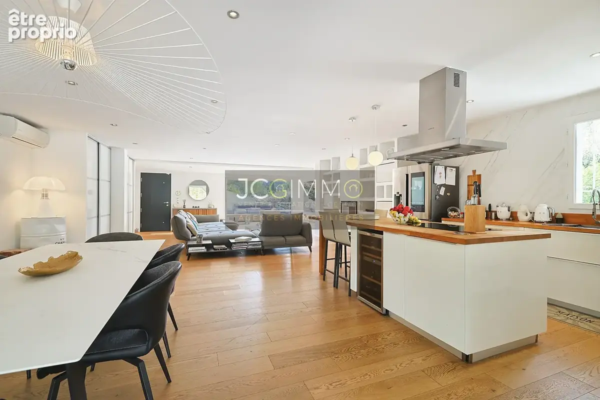 Villa de plain-pied + garage et piscine traditionnelle, bar, pool-house, et nombreuses annexes - photo 10