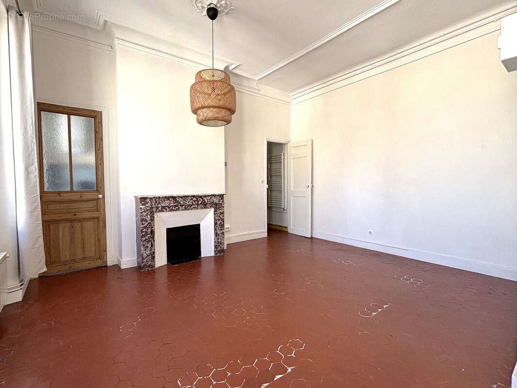 Appartement à MARSEILLE-1E