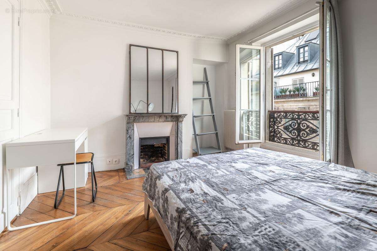 Appartement à PARIS-2E