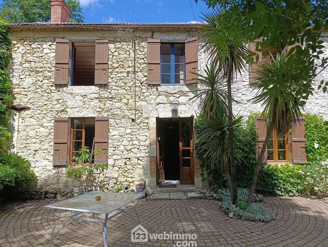 Maison à COURRENSAN