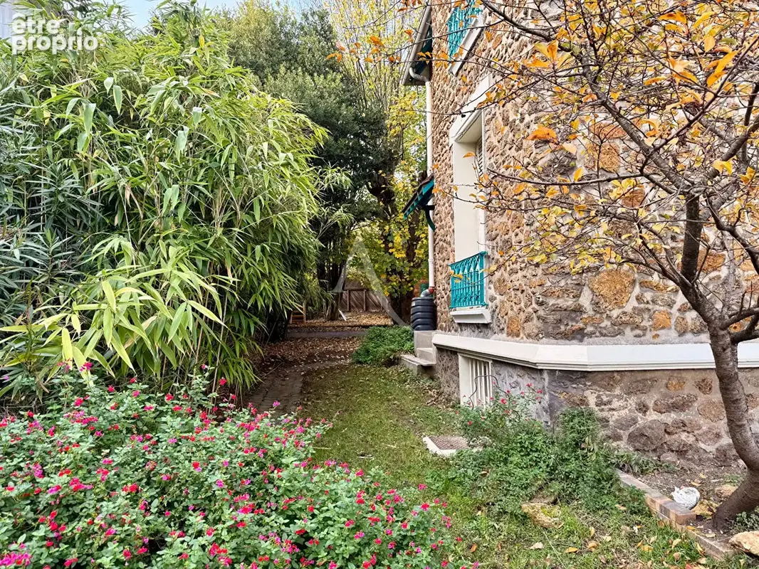 ROSNY-SOUS-BOIS Centre-ville , Maison Bourgeoise de 8 pièces - photo 14