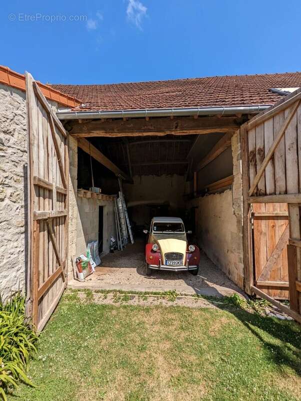 Maison à VICQ-EXEMPLET