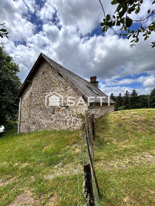 Maison 88 m² à Saint-Yrieix-Le-Dejalat  - photo 7