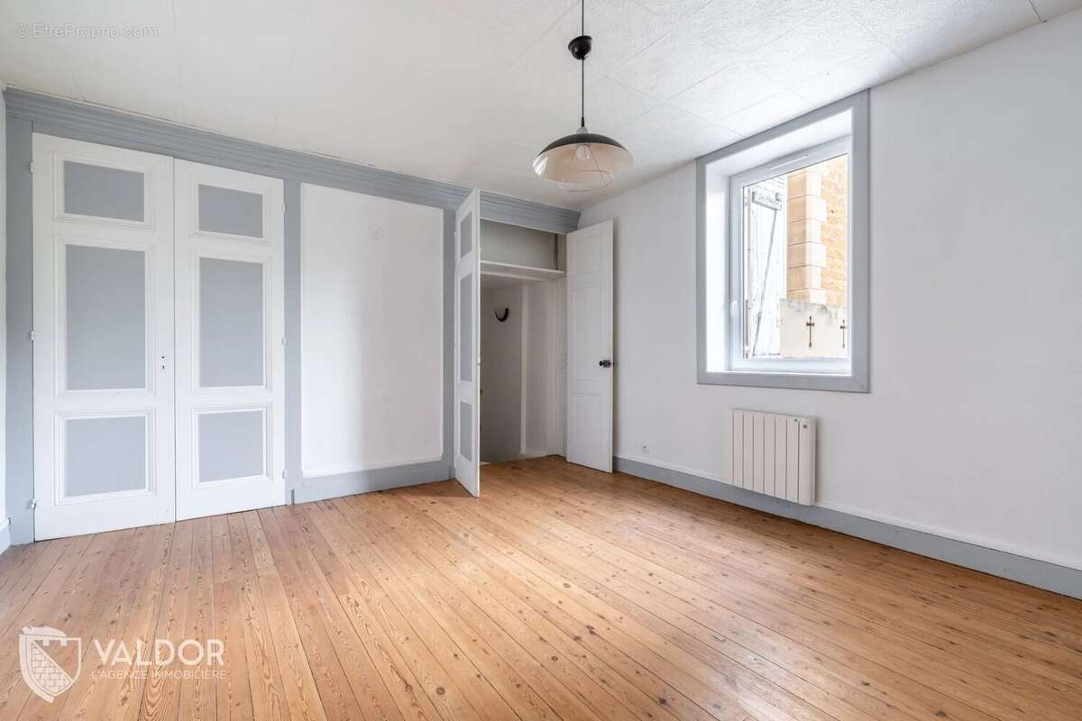 Maison à JASSANS-RIOTTIER