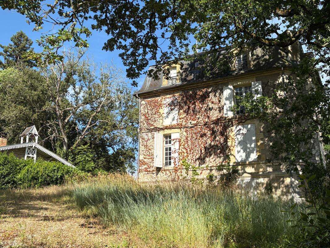 Superbe chateau d'exception à rénover ? vue panoramique sur la dordogne - photo 9