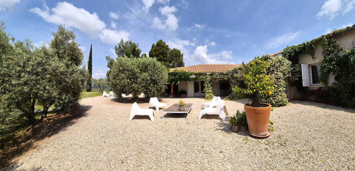 Maison à SAINT-PIERRE-DE-VASSOLS