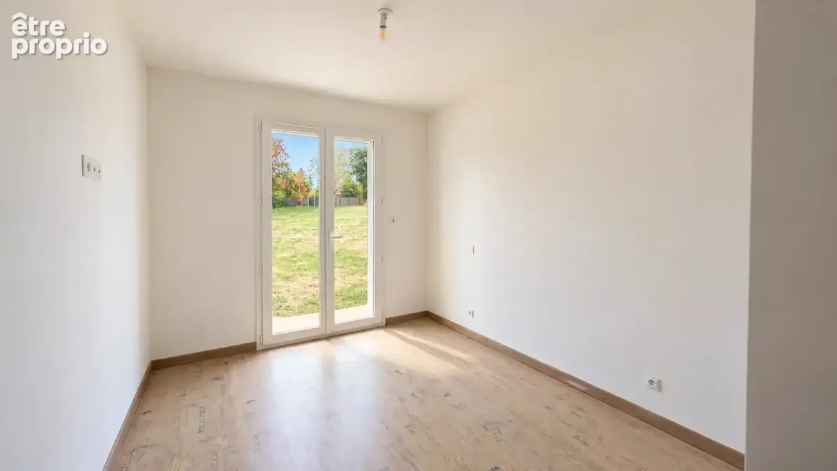 Plain-pied de 2010 - 115 m² - 3 chambres - 3 300 m² de terrain - photo 5