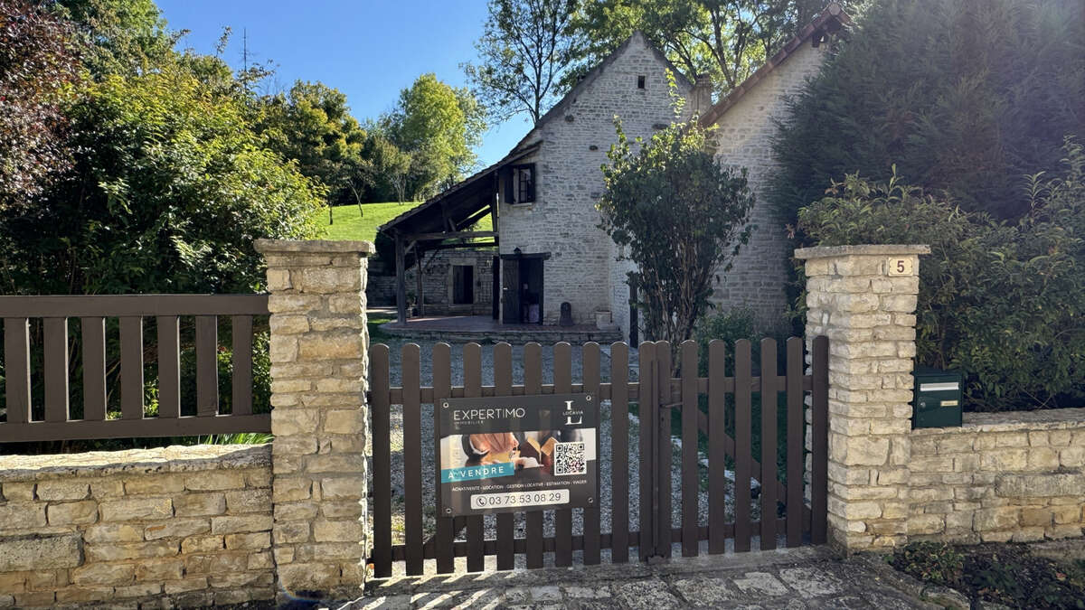 Maison à JOUX-LA-VILLE