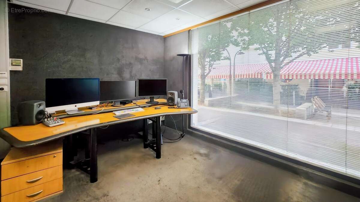 Dans un quartier réputé, un surface de bureaux à vendre en RDC de 234 m² avec un accès indépendant - photo 3