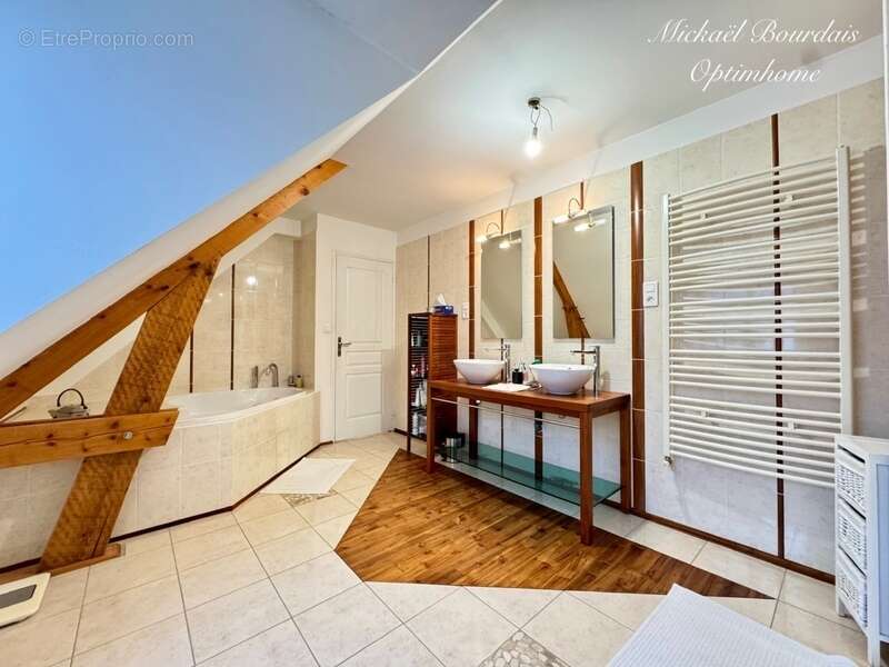 Maison à LA SUZE-SUR-SARTHE