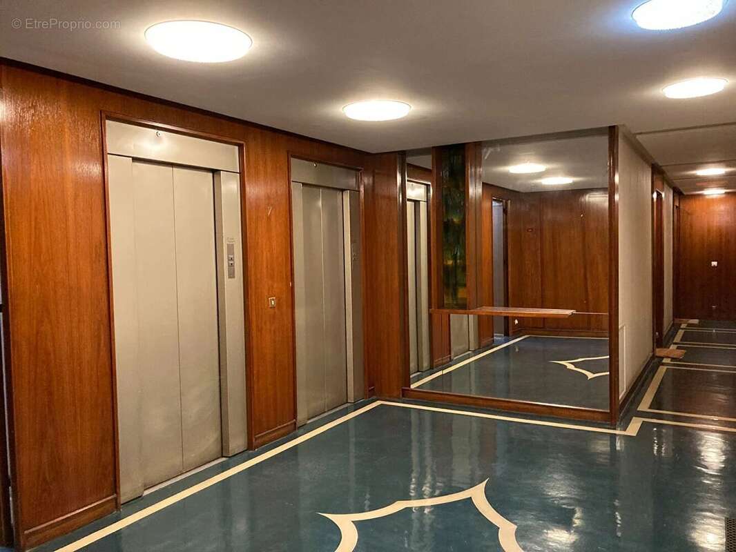 Appartement à PARIS-16E