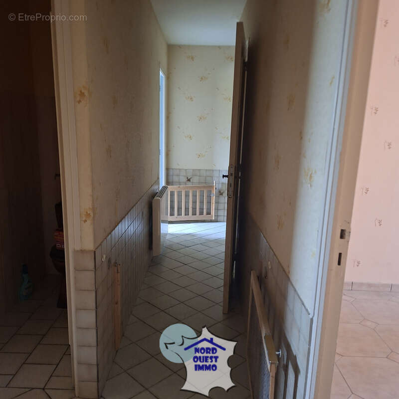 Maison avec grand terrain, dépendance et verger - photo 6