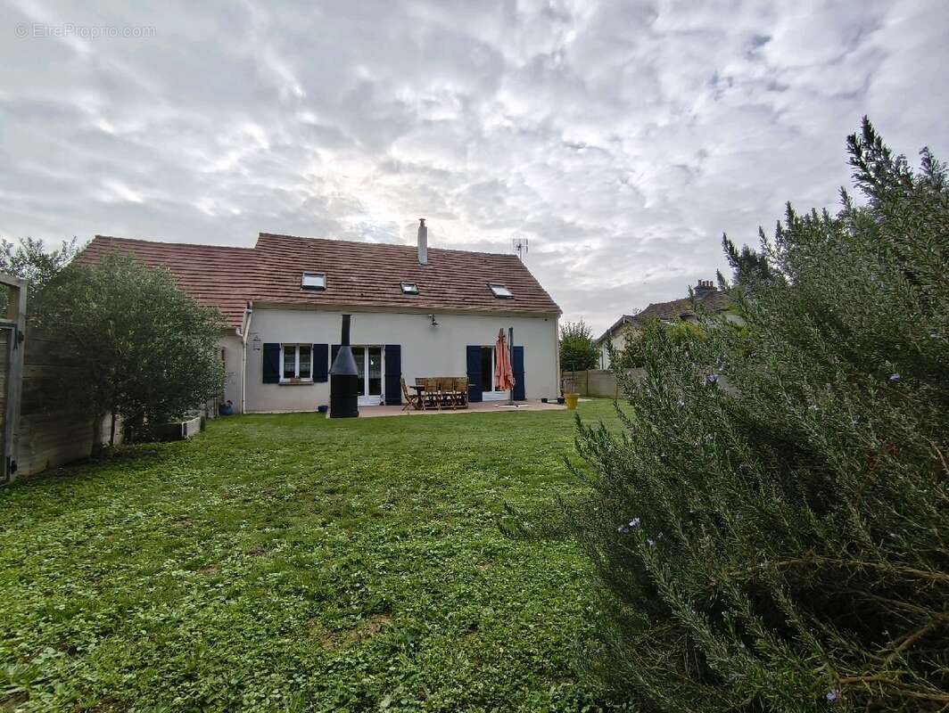 Maison à NESLES-LA-VALLEE