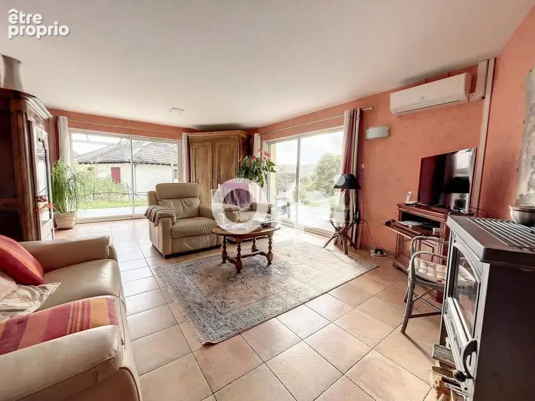 Maison À Vendre sur les hauteurs de Larche ! - photo 6