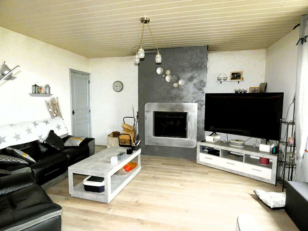 Maison à LINY-DEVANT-DUN