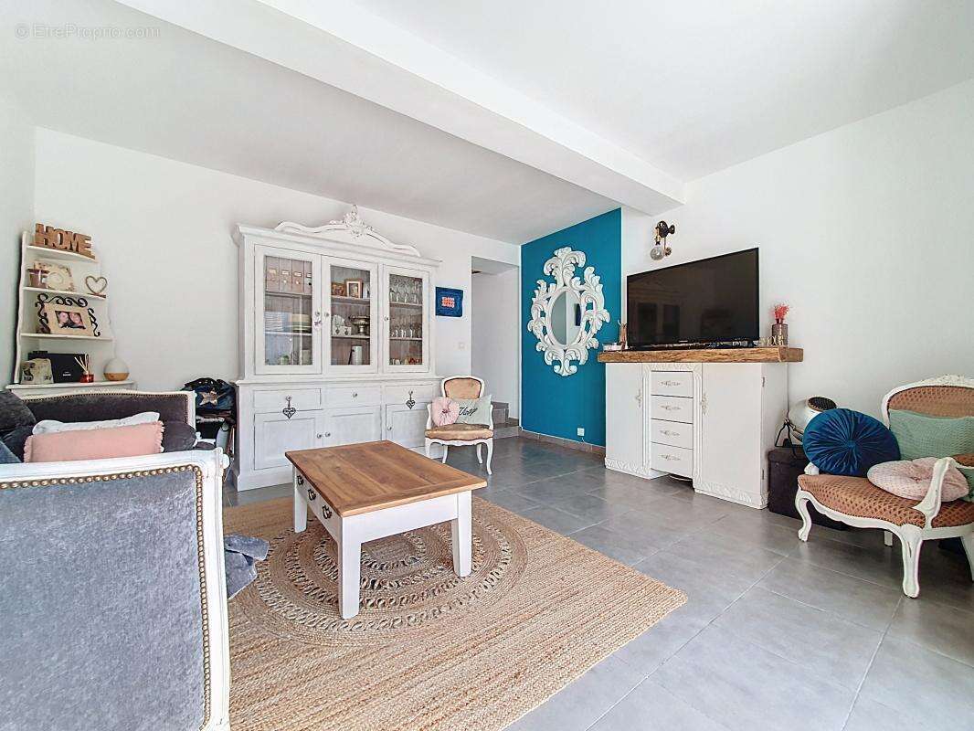 Maison - Mitoyenne - Entièrement rénovée -  Chambres - Terrasse - Jardin - Proche commodités - photo 12