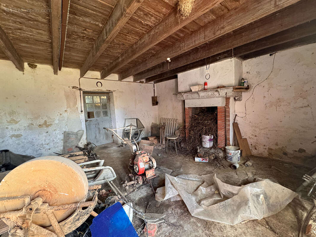 Maison à BEAULIEU-SOUS-LA-ROCHE