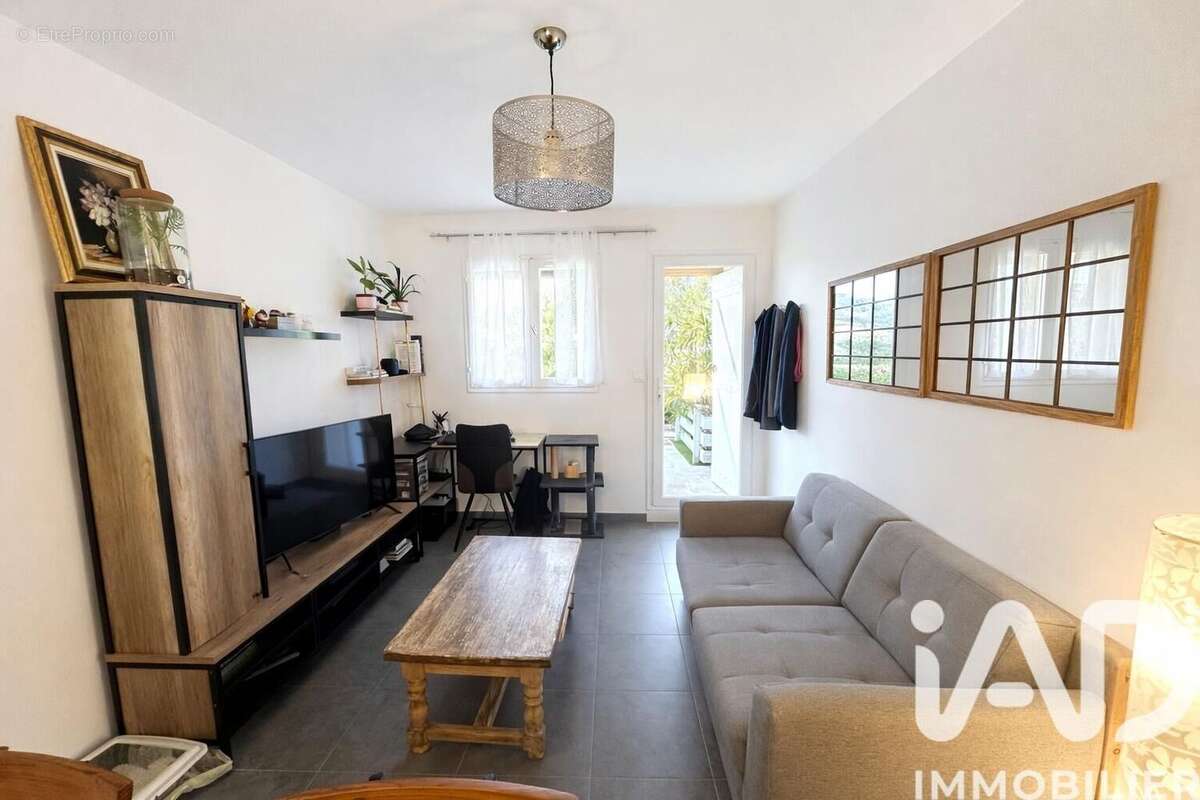 Photo 3 - Appartement à ROQUEBRUNE-SUR-ARGENS