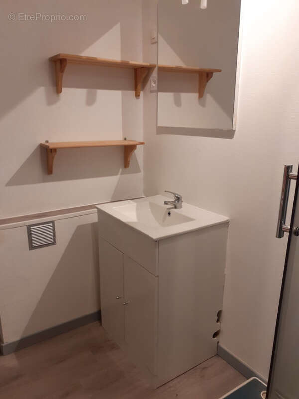 Appartement T3/4 rénové. - photo 7