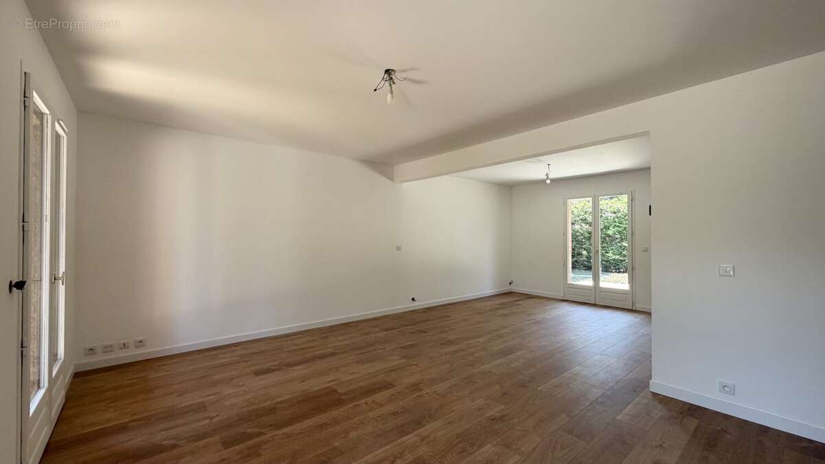 Maison 155 m² à Quintal  - photo 6