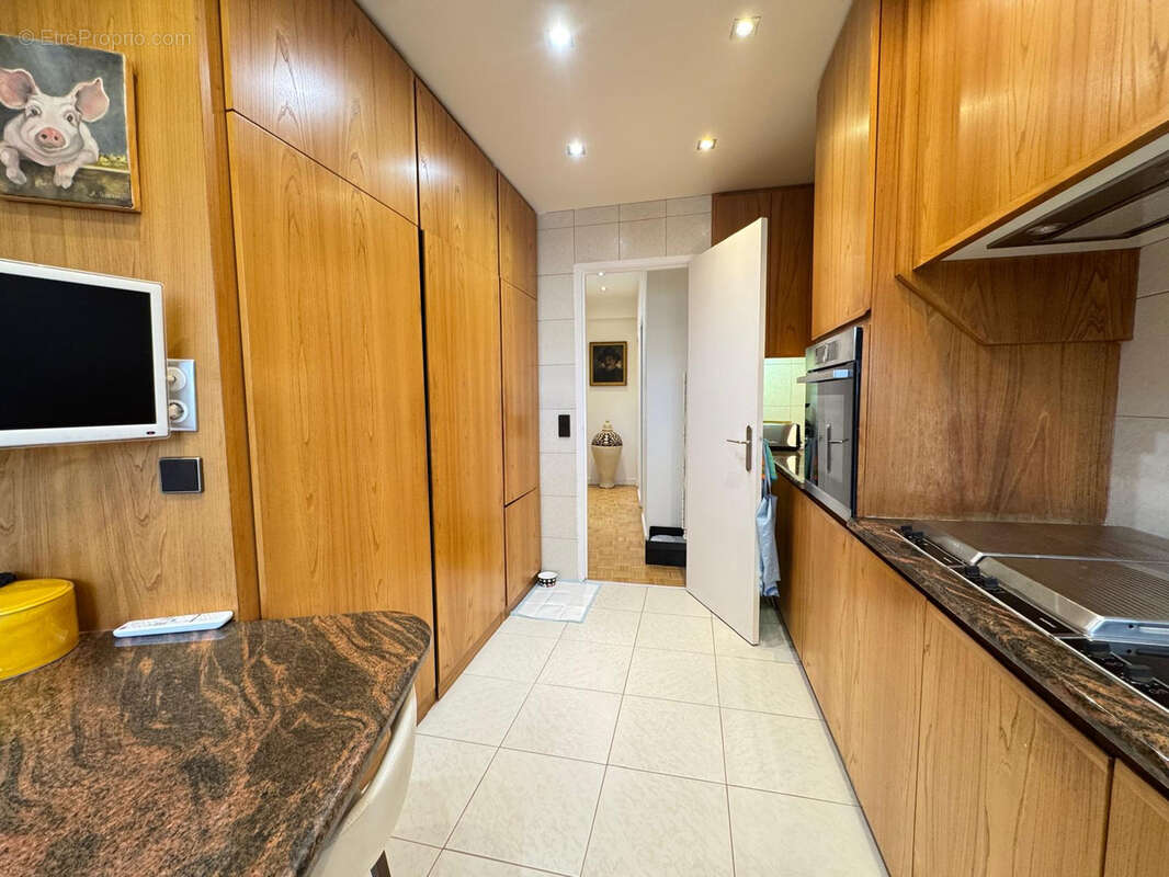 Appartement à NEUILLY-SUR-SEINE