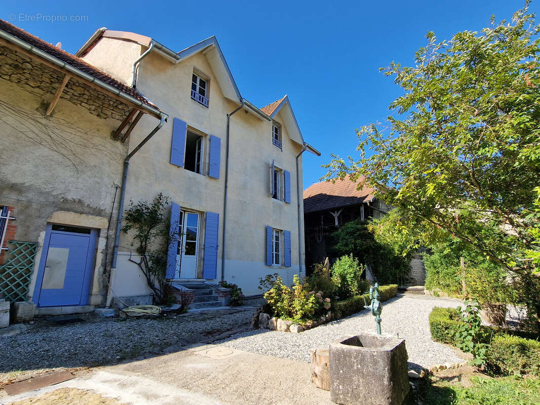 Maison à CEYZERIEU