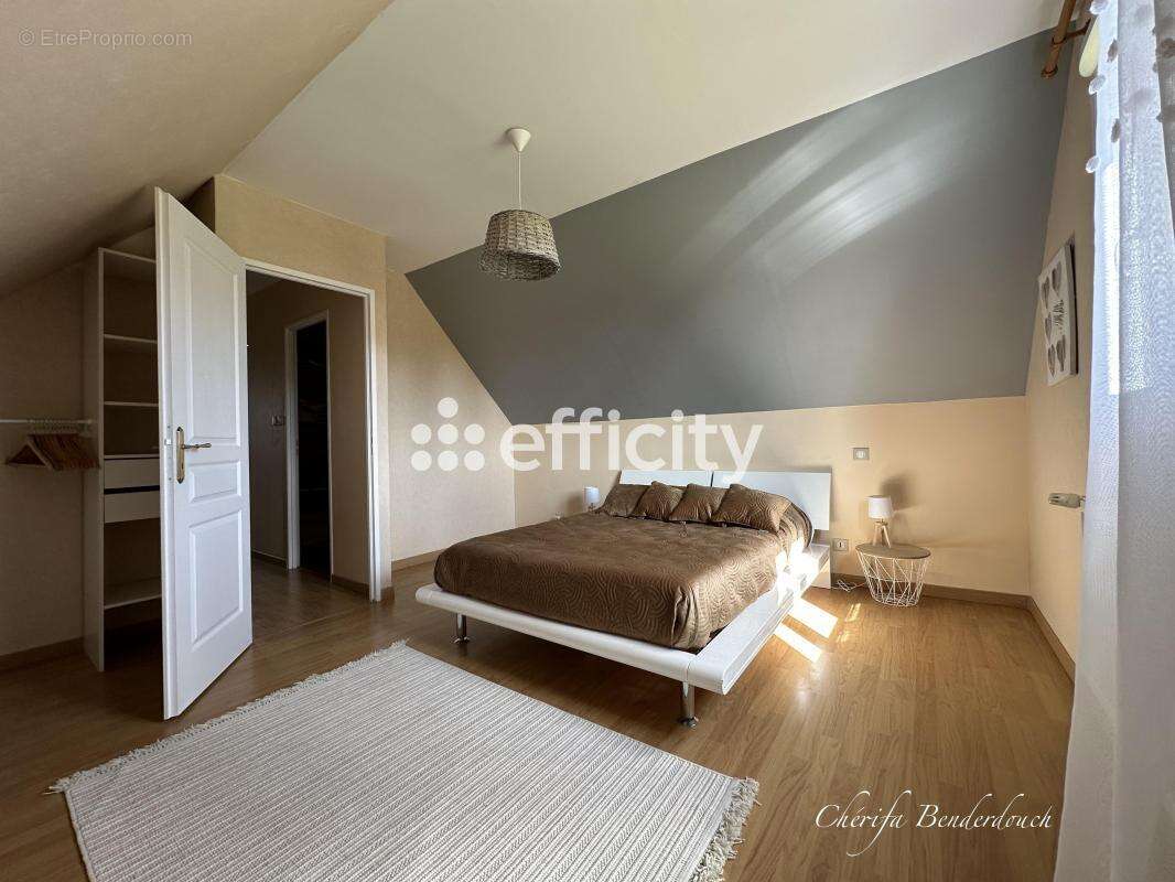 Maison à SAINT-SEURIN-DE-PRATS