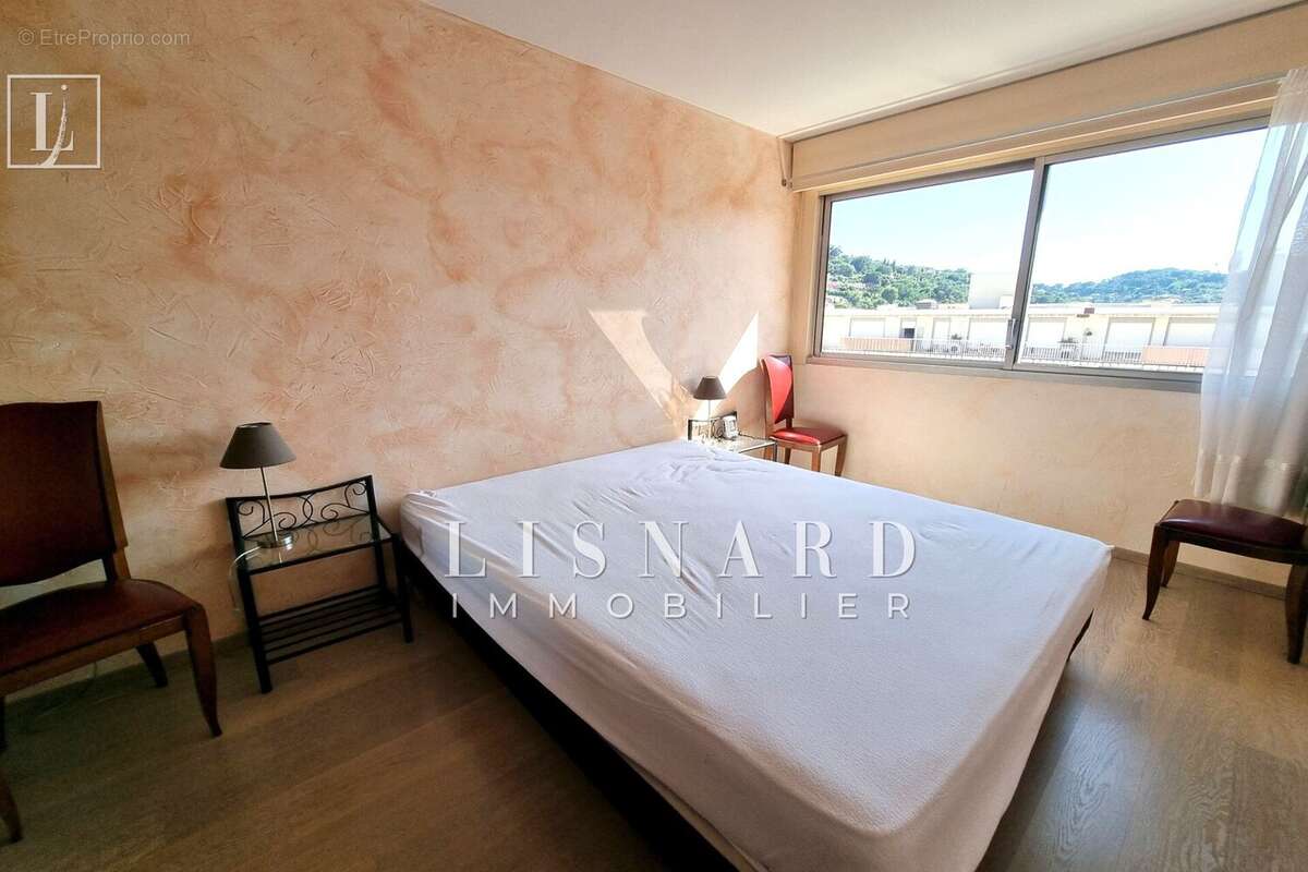 Appartement à VALLAURIS