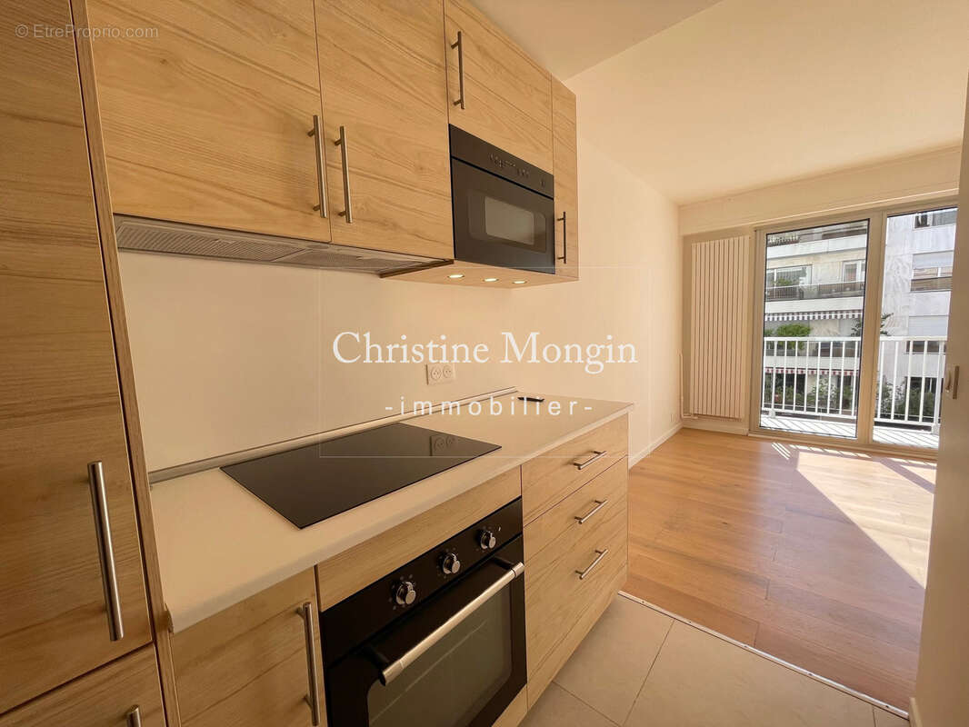 Appartement à NEUILLY-SUR-SEINE