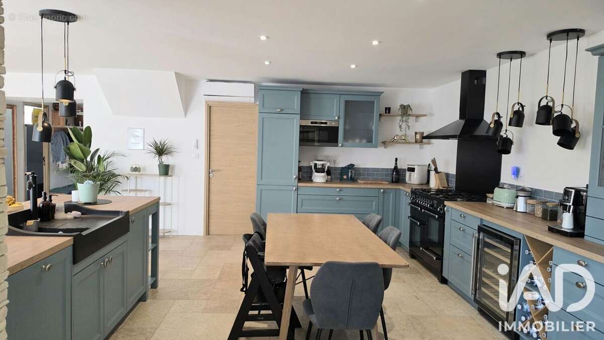 Maison 240 m² à Charrais  - photo 4