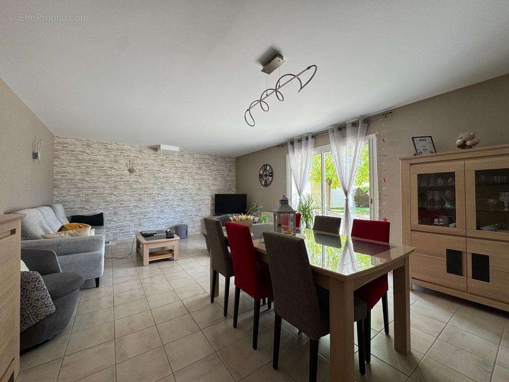   - Maison à SAINT-JACQUES-DE-THOUARS