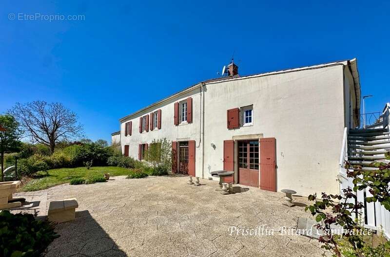 Grande maison familiale avec dépendances et fort potentiel d'aménagement - photo 3