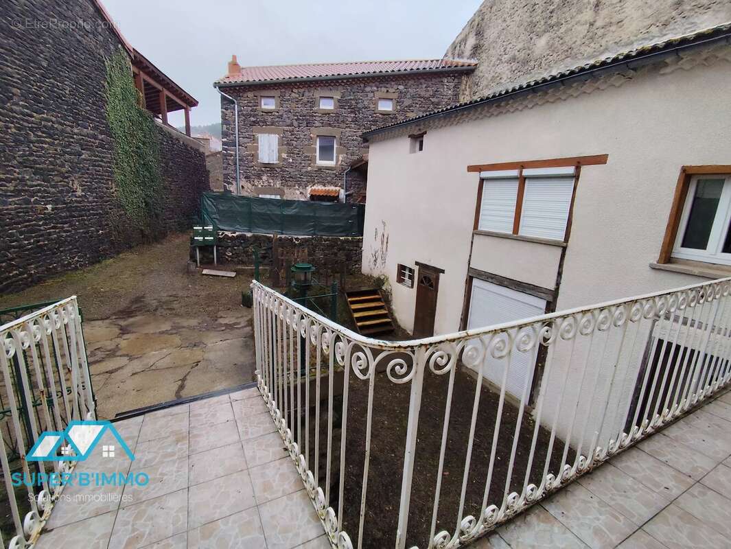 Appartement à SIAUGUES-SAINTE-MARIE