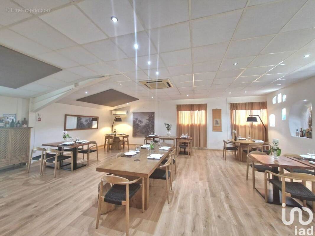 Photo 1 - Commerce à BAIE-MAHAULT