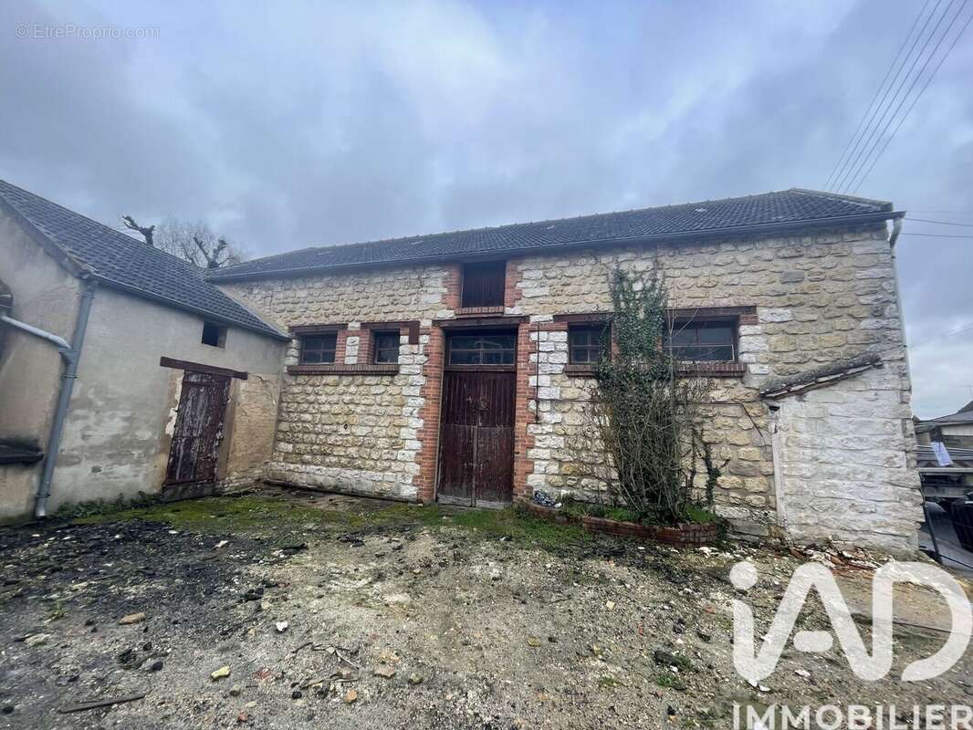 Photo 3 - Maison à VILLENEUVE-LA-GUYARD