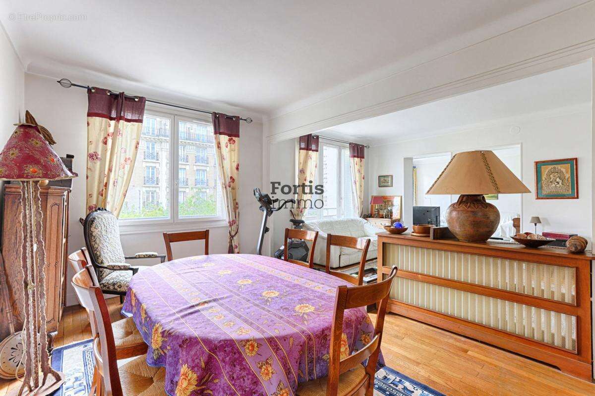 Paris 15 - rue vaugirard - f7 / 4 chambres  2 balcons - photo 5