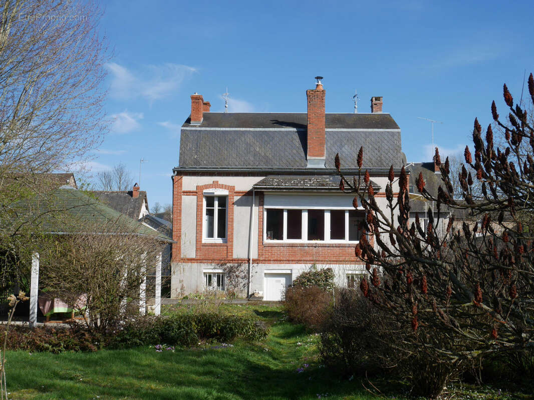 Maison à MONTREUILLON