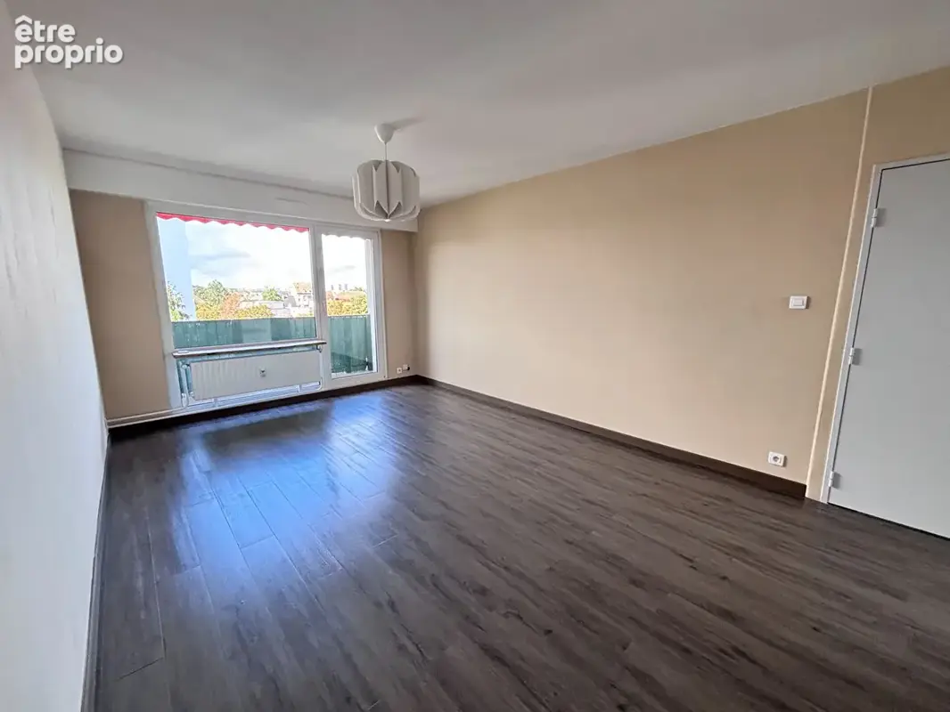 Charmant appartement 2 pièces à vendre à Mulhouse, dernier étage avec balcon , garage et cave - photo 2