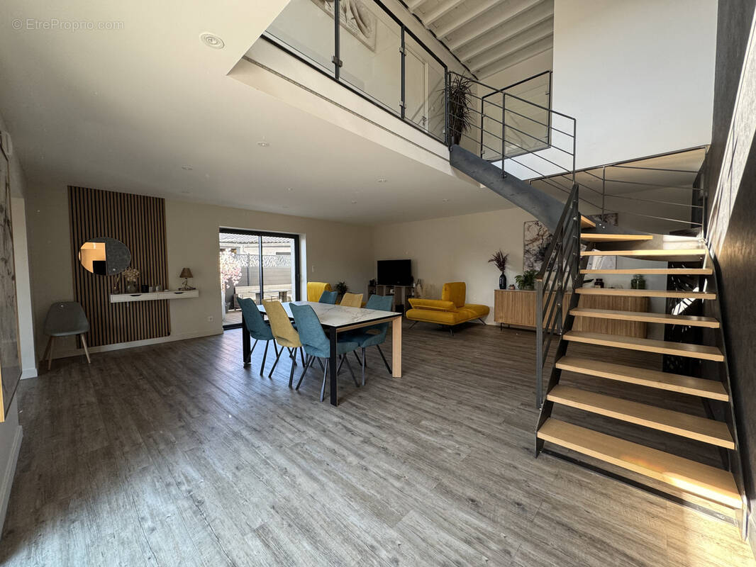 Maison à VEAUCHE