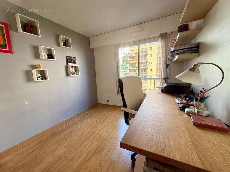 Appartement à vendre 4 pièces COURBEVOIE (92) - photo 9