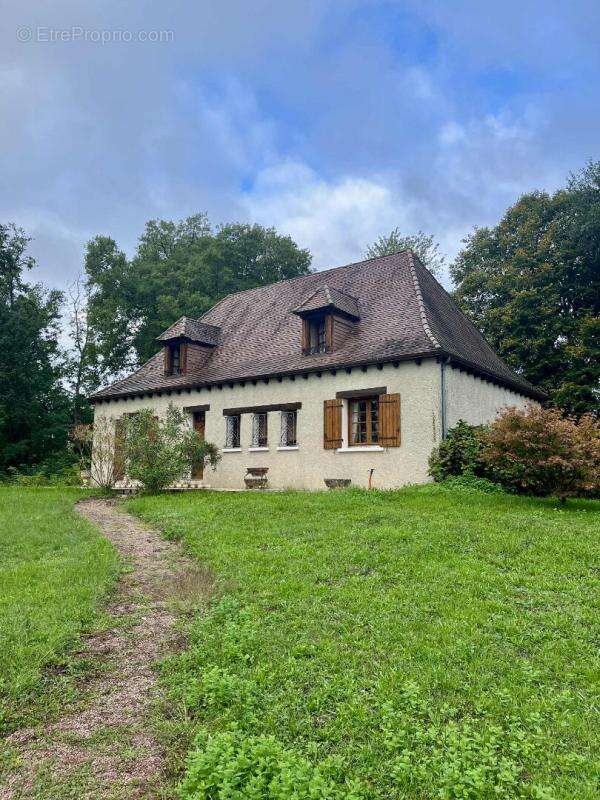 Maison à NOTRE-DAME-DE-SANILHAC