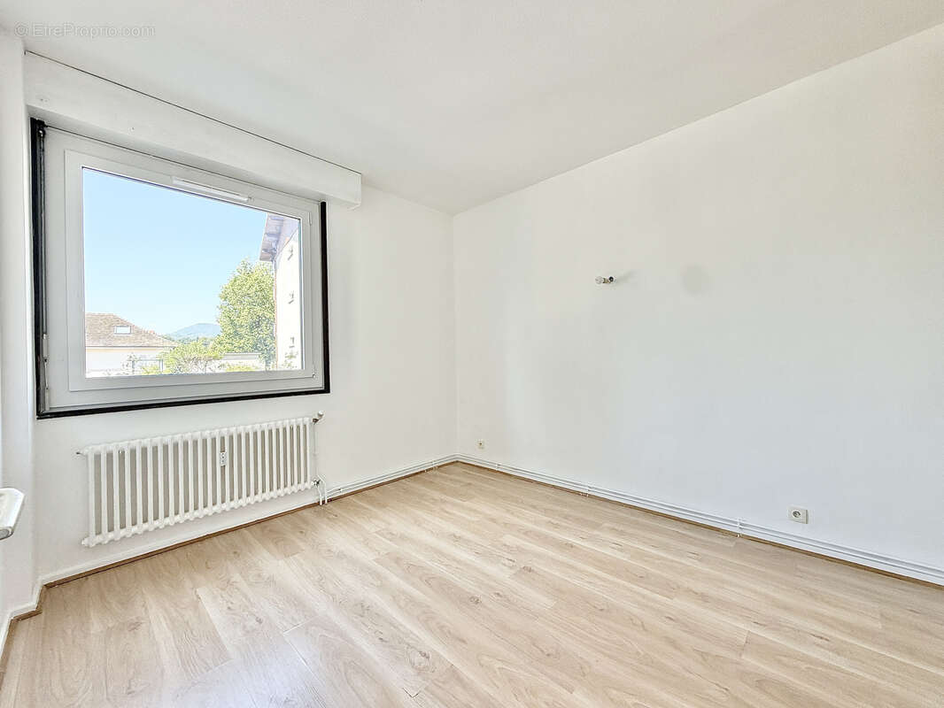 À vendre    t3 de 84,3 m2   hypercentre de reignier avec cave et parking - photo 8