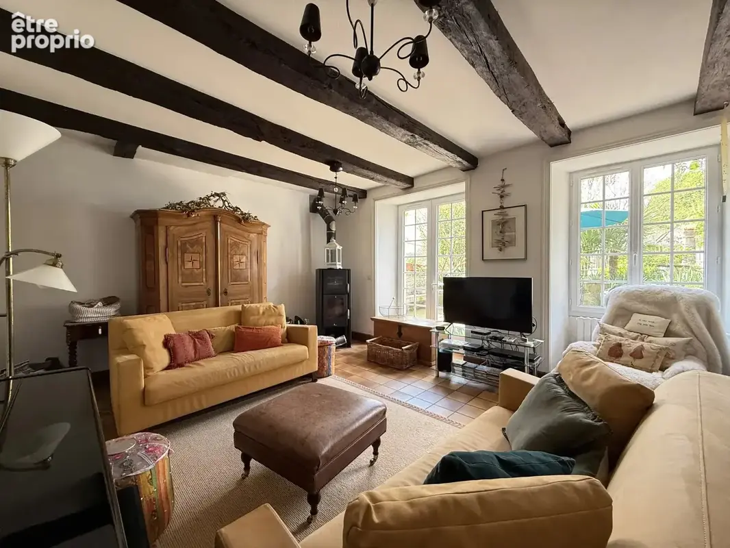 Belle maison de village rénovée avec 5 chambres, dépendances et jardin, située entre Ruffec et Civray - photo 3