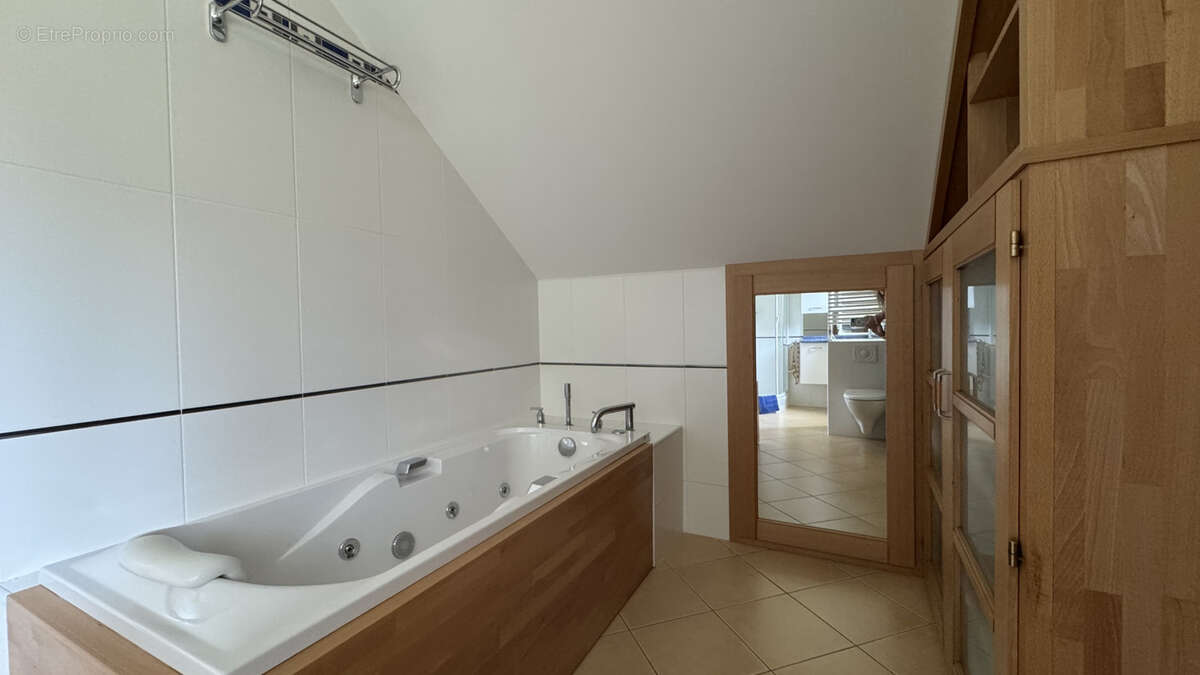 Maison à PUGNY-CHATENOD