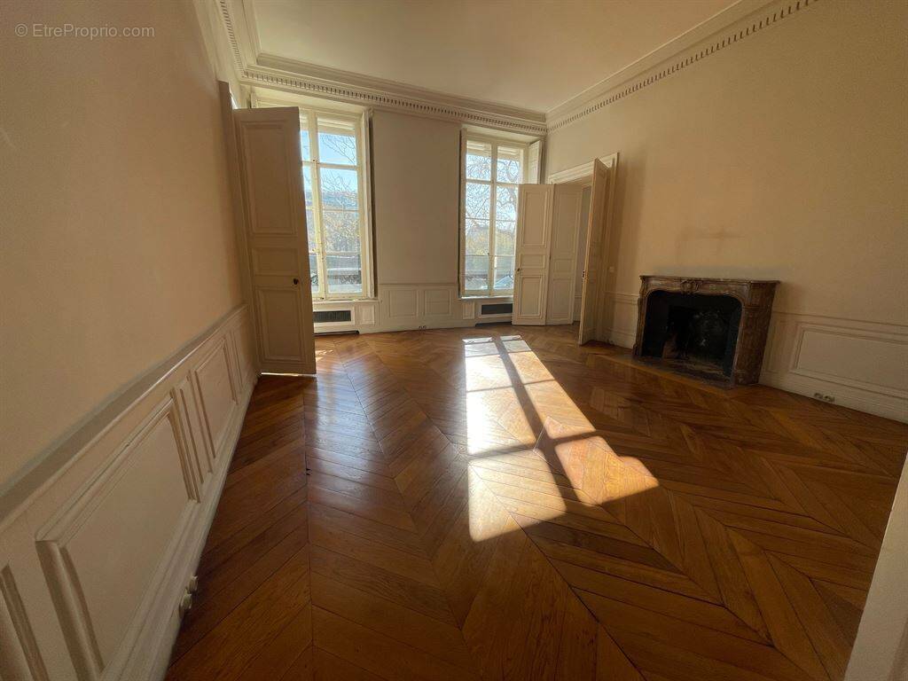 Appartement à PARIS-4E