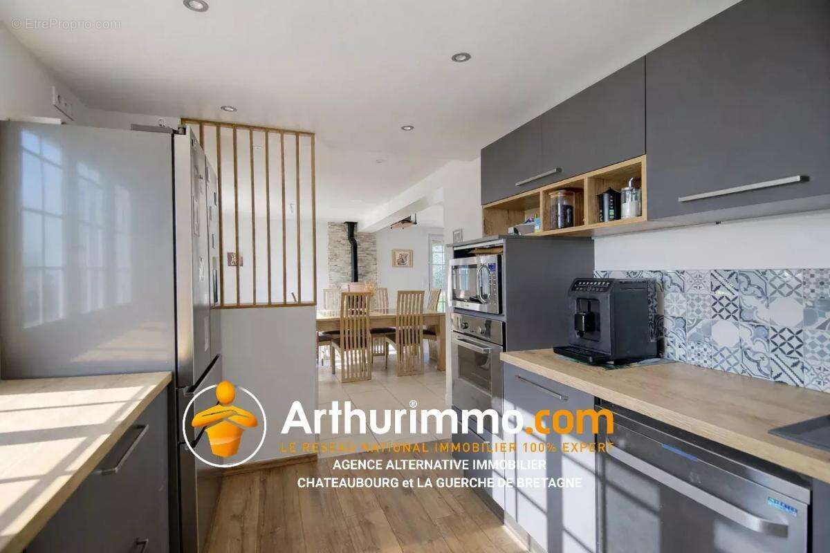 Maison à ARGENTRE-DU-PLESSIS